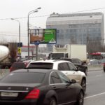 Варшавское  шоссе, дом 127    РайффайзенБанк, ГазпромБанк, ресторан «Макдоналдс», ТЦ  «Южный», салон «Мерседес, Смарт, Уаз, Пежо, Ситроен,  Митсубиси, БМВ, Лэнд Ровер», автомойка, Спортмастер, АЗС ТНК, Лукойл, билборд 6х3, Статика, сторона B