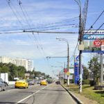 Варшавское  шоссе, дом 141б    галерея «Атлантис», детский клуб «Космик», супермаркет  «Перекресток», букмекерский клуб «Bingoboom», аптека  «ГорЗдрав», детский магазин «Кораблик», Бургер Кинг,  кофейня «Шоколадница», парфюмерный магазин «Л’Этуаль»,  Сбербанк, Юлмарт, билборд 6х3, Статика, сторона A