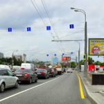 Варшавское  шоссе, напротив дома 118, корпус 1    Ритейл парк, OBI — товары для сада и дома, Metro Cash & Carry, ТК  «Аэробус — Детский центр», «Спортмастер», МЦ Медэп,  автомагазины «Ось-К», «ТК Аутотайле», автосервис  «МВО торгово-Сервисный центр», «Авто-Рус», автосалоны  «Ритм Авто Москва», » Volvo- Musa Motors», Фк Физкульт,  АЗС, супермаркет Посуды, билборд 6х3, Скроллер, сторона A