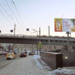 Варшавское  шоссе, пересечение с Нахимовским проспектом    Московский еврейский театр «Шалом», винотека «Форт»,  магазин «Дом плитки», магазин «Стальные двери», аптека,  автосалон «Renault», магазин «Продукты», магазин одежды  больших размеров «Богатырь», автозапчасти «АвтоZ»,  универсам «Пятерочка», стоматология, почта России, Райффайзен банк,  магазин плитки «Тессер», студия красоты, Совкомбанк, магазин  «Товары для детей», магазин «Одежда для беременных»,  страховая компания «Гайде», системы отопления  «Теплолюкс», медцентр «Здоровье», магазин  «Комус», алко аутлет «НеЗаРулем», сервисный центр  «Navitel», банк Траст, салон связи МТС, билборд 6х3, Статика, сторона A