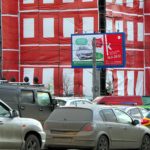 Вернадского  проспект, пересечение с улицей Кравченко    супермаркет «Азбука Вкуса», рестораны «Бургер Кинг»,  «Нияма», «KFC», магазин «Обувь Одежда «,  магазин детских товаров «Кораблик», кинотеатр «Звездный»,  кофейня «Шоколадница», клуб паб «Лондон», кафе  «СушиТун», билборд 6х3, Статика, сторона B