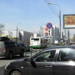 Декабристов  улица, до пересечения с улицей Хачатуряна, у станции метро  «Отрадное»    станция метро «Отрадное», светофор, кинотеатр  «Байконур», Торговый Центр «Золотой Вавилон», супермаркет  «7-Континент», магазины: «Дельта Спорт»,  «М-видео», «Перекрёсток», аптека, билборд 6х3, Скроллер, сторона A
