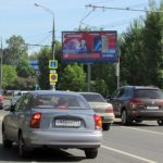 Дмитровское  шоссе, пересечение с Лобненской улицей ТРИВИЖН    ТЦ «Зиг-Заг», кинотеатр «Волга», универсам  «Магнит», магазин «Магнит косметик», автотехцентр,  аптека, Сбербанк,  супермаркет  «Азбука Вкуса», ресторан Тануки», Лианозовский молочный  комбинат , билборд 6х3, Призмавижн, сторона A