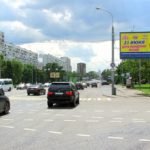 Енисейская  улица, дом 33, пересечение со Староватутинским проездом ТРИВИЖН    станция метро «Бабушкинская», универсам «Дикси»,  кинотеатр «Pushka», ТЦ «Клен», супермаркет  «Виктория», чайхана «Урюк», супермаркет детских товаров  «Дочки-Сыночки», ресторан «KFC», билборд 6х3, Призмавижн, сторона A