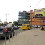 Василевского Маршала улица, дом 17 ТРИВИЖН    станция метро «Щукинская», ТРК «Щука», универсам  «Алые паруса», хобби-гипермаркет «Леонардо»,  стоматология, стейк хаус «Гудман», ресторан «Колбасофф»,  ресторан «Макдоналдс», билборд 6х3, Призмавижн, сторона A
