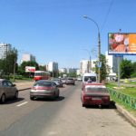 Жукова Маршала  улица, дом 15, корпус 1    аптека «Ригла», магазин «Рублевский», универсам  «Алые паруса», салоны связи «Связной»,  «Мегафон», Евросеть», «Билайн»,  Сбербанк, кофейня » Кантата»,  автозапчасти, кафе «Грильвилль», зоотовары, салон красоты, магазин  «Одежда», ресторан «Макдоналдс», билборд 6х3, Статика, сторона A